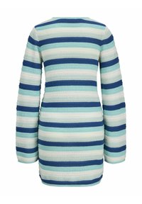 Pruga džemper haljina u svijetloplavoj, tirkiznoj i tamnoplavoj boji. Ima duge rukave i okrugli izrez. Napravljena je od teksturiranog, prozračnog materijala.