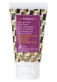 Witte plastic tube met een hoekig patroon in bruin en crème, paarse label met de tekst "Voedende Handcrème" met amandelolie en sheaboter als ingrediënten.