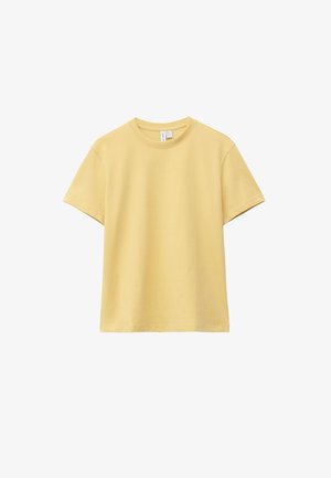 Lysegul kortærmet bomuld T-shirt med rund halsudskæring, vist fladt på en hvid baggrund.