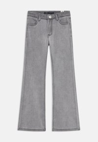 Grå utsvingte jeans med fem lommer, knapp åpning og kontraststing. Stoffet har en glatt tekstur og en lett falmet overflate.