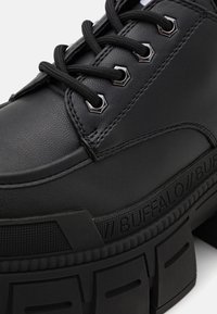 Buffalo GOSPHER LACE UP  - Šněrovací boty - black