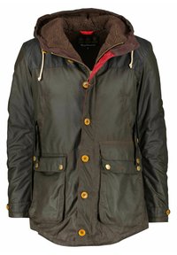 Donkergroene jas met een bruine fleece-voering in de capuchon, gouden knopen, twee borstzakken en een rode binnenvoering. Heeft een gladde buitenkant.