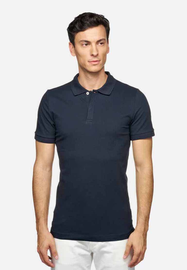 Camisa polo azul marino, de mangas cortas, con tapeta de botones, fabricada en suave algodón, de corte ajustado, diseño liso, con una textura sutil.