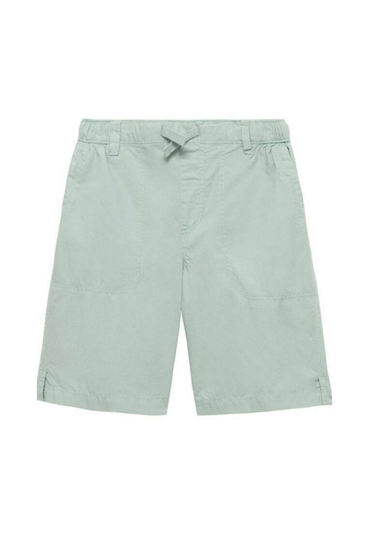 Shorts vert clair en tissu doux, dotés d'une taille élastique, d'un cordon de serrage et de poches latérales avec une coupe droite.