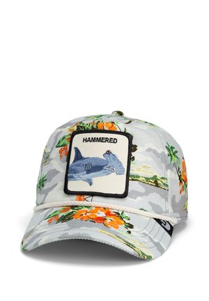 Gorra con estampado floral en gris con acentos en naranja y verde. Presenta un parche rectangular con un tiburón martillo azul y el texto "HAMMERED".