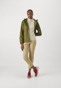 The North Face QUEST JACKET - Vandeniui atspari striukė - forest olive