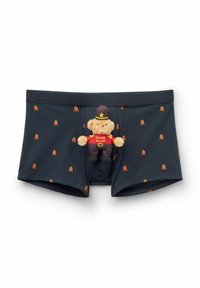Męskie bokserki z ciemnej tkaniny z powtarzającym się wzorem małych żołnierzyków-zabawek. Na przedzie znajduje się pluszowy żołnierzyk-zabawka.