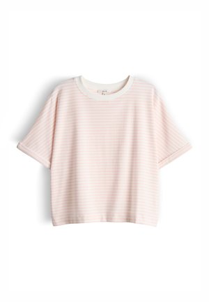 Weißes T-Shirt mit kurzen Ärmeln und Rundhalsausschnitt, hellrosa horizontale Streifen und umgeschlagene Ärmelbündchen, vor weißem Hintergrund dargestellt.