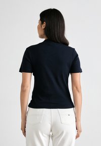 Tommy Hilfiger SLIM CODY CROP MOCK - T-shirt - bas - desert sky