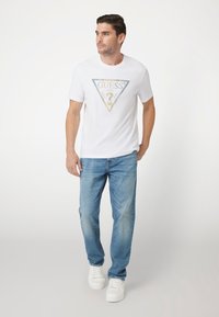 Guess Marškinėliai su spaudiniu - weiß