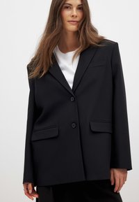 OPEN BACK - Kratek plašč - black