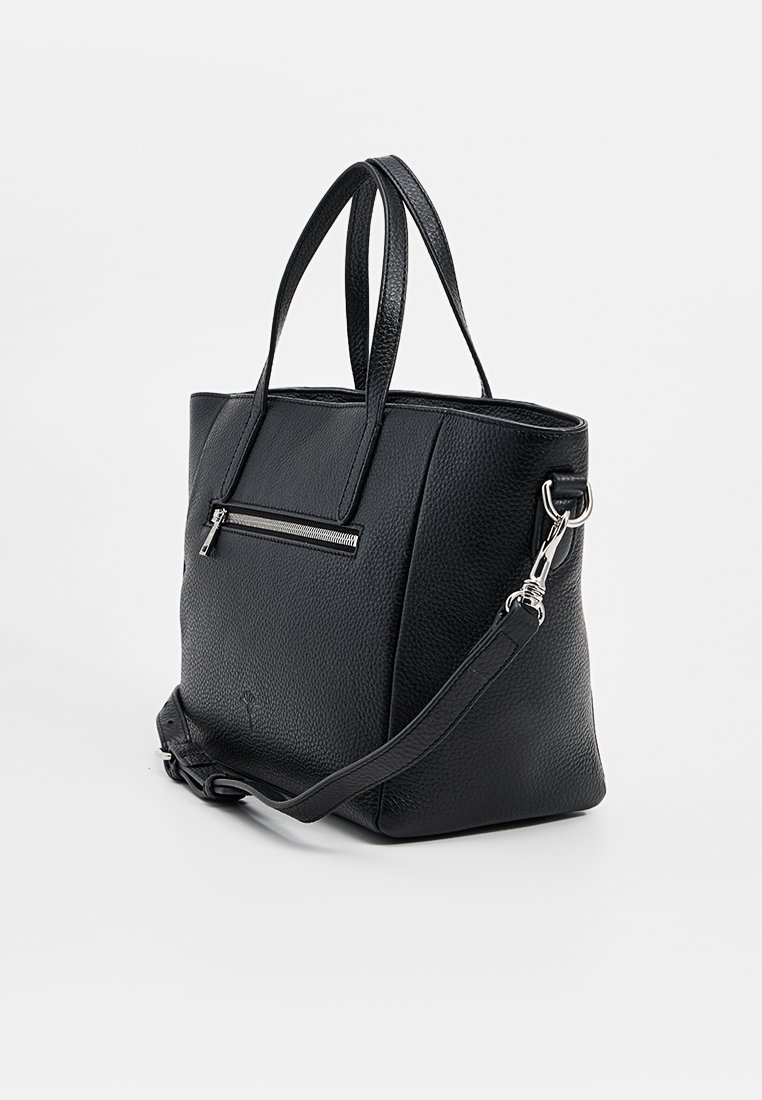 Schwarze Leder-Shopper-Tasche mit strukturierter Oberfläche, zwei Griffen und einem abnehmbaren Schultergurt. Verfügt über eine vordere Reißverschlusstasche und ein strukturiertes Design.