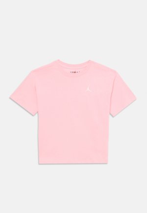 Roze T-shirt met korte mouwen van katoen, met een ronde hals, voorzien van een klein wit Jordan-logo op de borst. Gladde textuur, casual pasvorm.