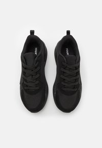 YOURTURN Tenisky - black