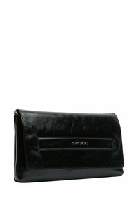 Borse a tracolla nera in pelle con finitura testurizzata, dotata di chiusura a patta liscia e una striscia decorativa orizzontale con lettere dorate.