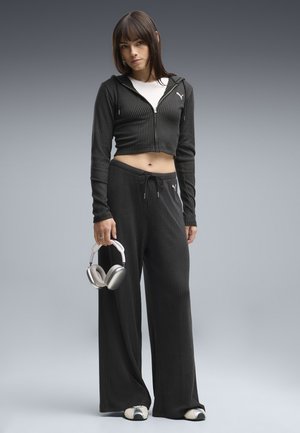 Puma, ESSENTIALS RELAXED HOSE MIT WEITEM BEIN - Pantalon de survêtement - black