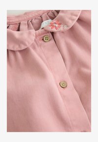 Non sélectionné, pink embroidery