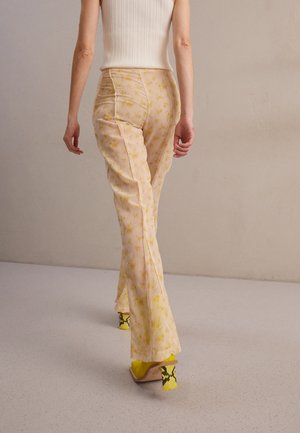 Holzweiler GILLY TROUSERS - Bukse - yellow mix