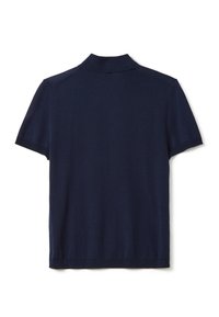 Polo shirt a maniche corte blu navy con colletto, polsini a costine e una superficie liscia. Orlo dritto e dettagli minimi.