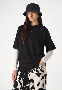 JJXX JXALVA LOOSE PRINT TEE - Jednoduché tričko - black