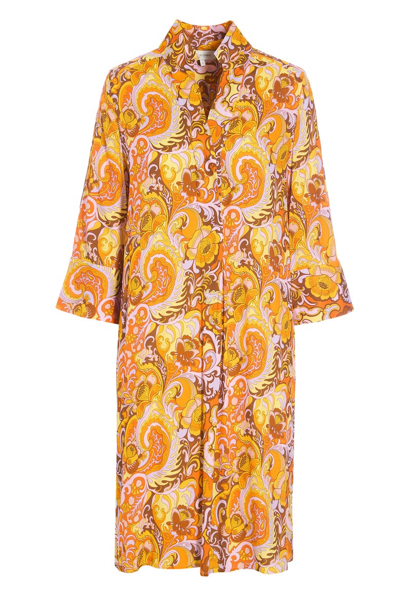 Vestido de camisa impreso con cuello, mangas tres cuartos, en un patrón de paisley en naranja, amarillo y púrpura, con cierre de botones y tejido suave.