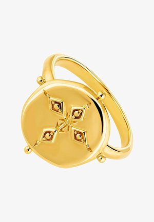 Anillo de oro con una cara circular y plana que presenta un diseño geométrico de cuatro formas de diamante, cada una con un detalle circular en el centro.