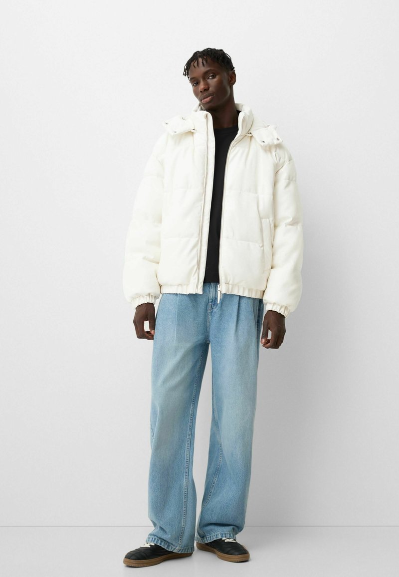 Bershka Imitatieleren jas wit