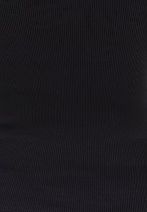 Sort ribbet stof med vertikal tekstur, der skaber et glat og strækbart udseende. Materialet ligner strik eller jersey, velegnet til tætsiddende tøj.