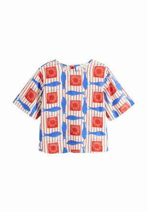 Lühikeste varrukatega valge särk, millel on punased vertikaalsed triibud, punased päevapildid ja kogu särk on kaetud siniste kalade trükiga.