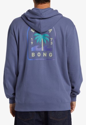 Sudadera de color púrpura claro con un gráfico en la parte posterior que presenta una palmera, olas, "BONG" y "1973" en colores contrastantes. Tejido suave, corte relajado.