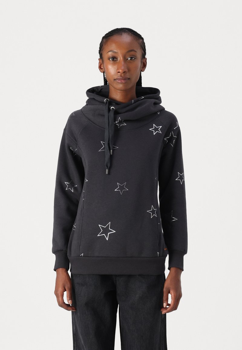 Sudadera negra con cuello amplio, con patrones de estrellas blancas, mangas largas y un corte casual, hecha de un tejido suave.
