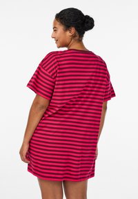 Short-sleeve dress in red and dark grey stripes, featuring a relaxed fit and soft fabric, with a rounded neckline and hemline.