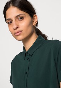 Samsøe Samsøe MAJAN SHIRT - Blusa com botões - scarab