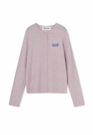 Hele-lilla pikkade varrukatega nööbitav kardigan ja vasakul rinnal väike sinine "RÉSUMÉ" logo.