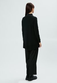 INFLUENCER Trui - black