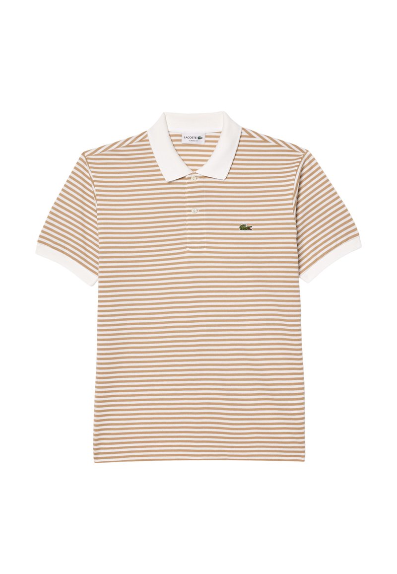 Polo rayé avec des lignes crème et marron clair, doté d'un col blanc et d'un logo Lacoste vert sur la poitrine. Matière en coton.