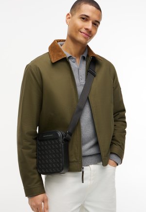 Tommy Hilfiger, MODERN MONOGRAM MINI REPORTER - Schoudertas - black