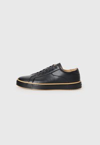Valittu, black