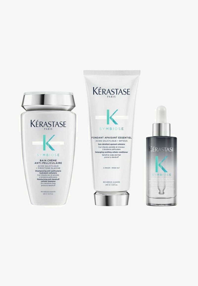 Das Kérastase Symbiose Haarpflege-Set umfasst ein weißes Shampoo im Tiegel mit silbernen Akzenten, einen weißen Conditioner in der Tube und ein klares Serum mit Tropfer.