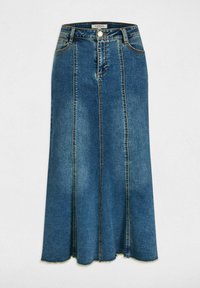 Gonna di jeans blu scuro con cuciture a contrasto, di lunghezza media, forma a campana, con orlo sfilacciato e chiusura anteriore con bottoni.