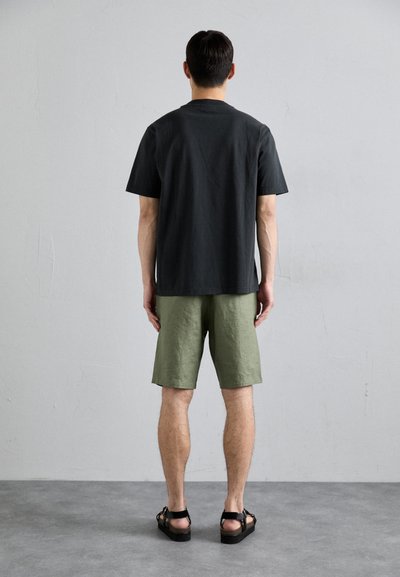 NN.07 CROWN - Shorts - khaki