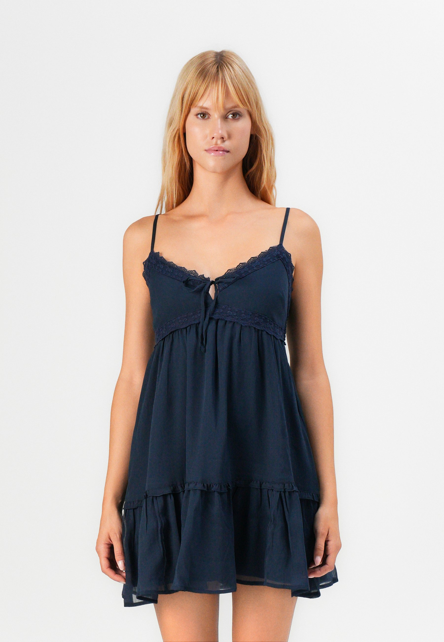 chinese dress ladies Hollister T-shirt