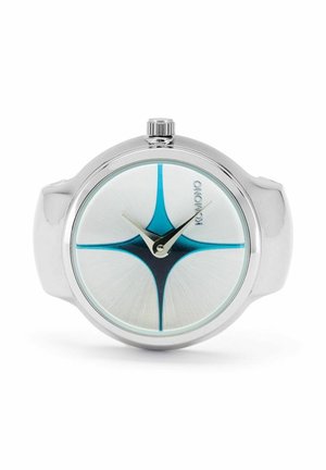 Montre en métal argenté avec un cadran rond. Cadran argent clair avec des accents bleus en motif étoilé. Aiguilles noires et couronne en haut.