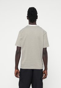 Lacoste Marškinėliai su spaudiniu - white/olive