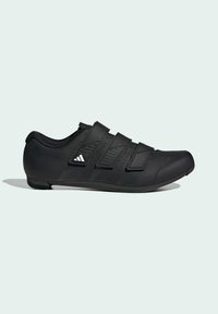 Zapato de ciclismo negro con material sintético texturizado, tres correas de velcro y un diseño aerodinámico. Cuenta con una puntera reforzada y una marca sutil.