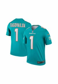 Légies sportmez, mely légáteresztő anyagból készült. Fehér 'TAGOVAILOA' felirattal és '1' számmal rendelkezik, narancssárga díszítéssel, valamint NFL és Nike logókkal.