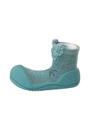 Morbida scarpa turchese per bambino con suola in gomma flessibile e tomaia lavorata a maglia con pon pon e baffi ricamati.