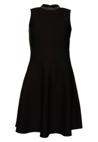 Robe noire sans manches en tissu texturé, jupe évasée et détail de décolleté perlé. Silhouette simple avec un col rond.