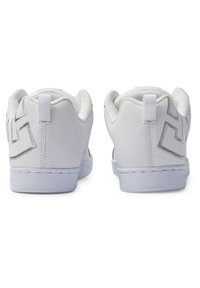 DC Shoes COURT GRAFFIK - Baskets basses - white/m silver