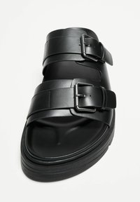 Bershka BUCKLED - Natikači - black